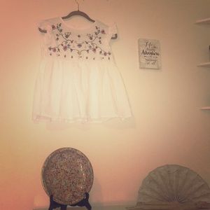 Adorable white floral peplum blouse with ruffles!